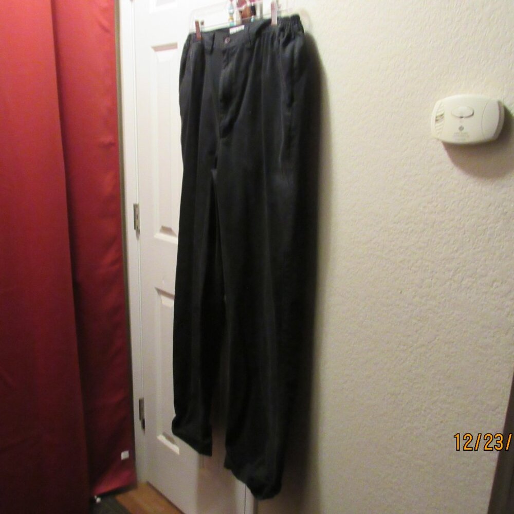 #562  MEN'S 100% COTTON PANTS BY KING SIZE  (SIZE 36X40)